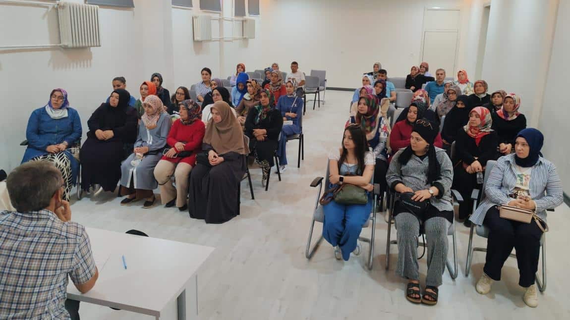 5. Sınıfa Geçen Öğrencilerimizin Velileriyle TOPLANTI